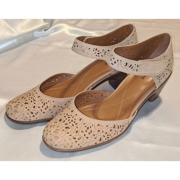 EASY SPIRIT Women's Cindie Mary Jane Heels Shoes Size 8.5 M Biscuit Beige - Picture 2 of 10